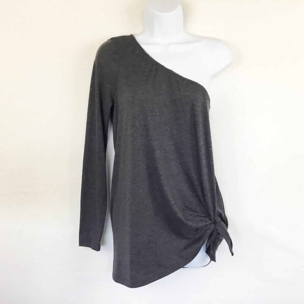 Willow & Clay Gray One Shoulder Knit Top.